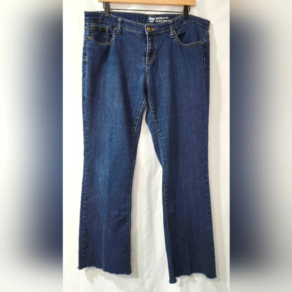GAP Womens Bootcut Fit Jeans Size 14L Medium Wash Mid-Rise Raw‎ Hem Normcore